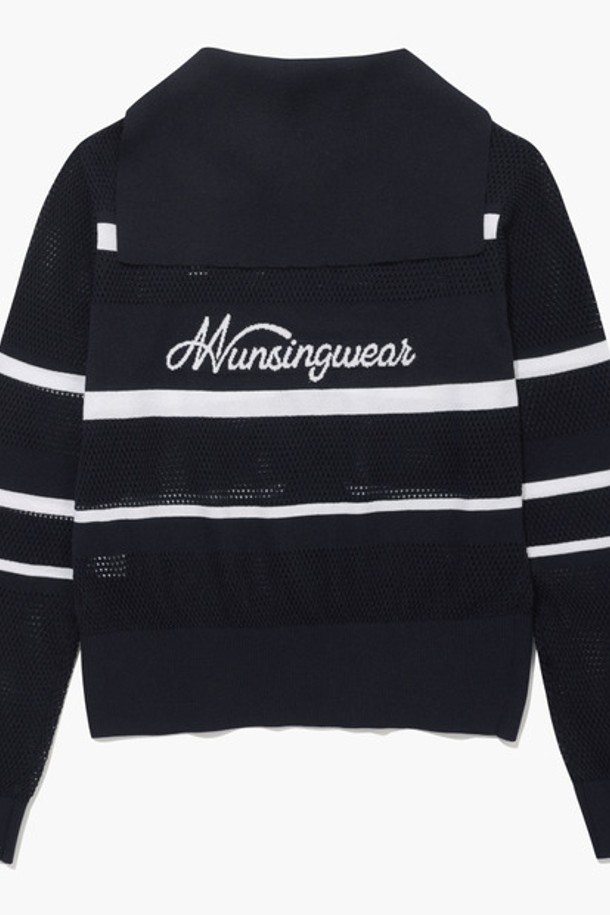 여성 스트라이프 오버핏 니트 후드 집업 다크네이비(MQ222LSJ41)는 캐주얼 무드의 스포티한 스타일을 연출하는 여성용 니트 후드 집업입니다. 다크네이비 및 아이보리 컬러의 스트라이프 패턴이 특징이며, 골프 및 일상생활에서 활용하기 좋습니다. 봄, 가을에 적합한 얇은 두께감과 부드러운 촉감의 폴리에스터, 면 혼방 소재로 제작되었습니다. 긴 소매와 레귤러 기장으로 편안한 착용감을 선사하며, 오버핏 디자인으로 트렌디함을 더했습니다. 집업 스타일의 후드 코트 타입으로, 다양한 스타일링에 활용하기 좋은 아이템입니다. 
