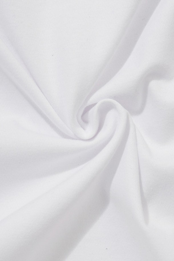 [온라인 단독] 공용 피터보기 라운드 티셔츠 화이트(MQ121PTS32)는 젊고 트렌디한 디자인의 라운드넥 반소매 티셔츠입니다. 면과 폴리에스터 혼방 소재로 제작되어 부드러운 촉감을 선사하며, 얇은 두께감으로 봄, 여름 시즌에 시원하게 착용하기 좋습니다. 레귤러핏으로 편안한 착용감을 제공하며, 캐주얼, 스포티, 미니멀 스타일을 모두 소화할 수 있습니다. 무지 디자인으로 다양한 하의와 매치하기 용이하며, 골프룩 또는 일상복으로 활용 가능합니다. 2025년 2월에 제조되었으며, 한국에서 생산되었습니다.
