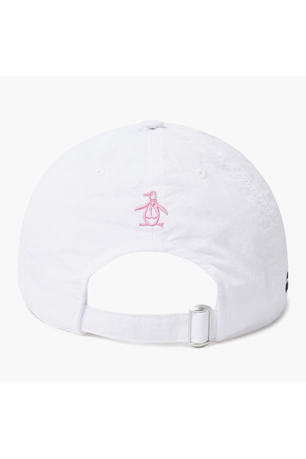 공용 피터보기 나일론 볼캡 핑크(MQ121PCP22)는 캐주얼 및 스포티 스타일을 위한 모자입니다. 골프룩 연출에도 적합하며, 사계절 모두 착용 가능합니다. 나일론, 폴리에스터, 면 혼방 소재로 제작되어 편안한 착용감을 선사합니다. 챙 넓이는 7cm이며, 세미 커브드 챙 디자인에 피터 캐릭터 자수와 레터링이 포인트로 들어가 있습니다. 사이즈 조절 스트랩이 있어 누구나 편안하게 착용할 수 있으며, 온라인 단독 상품입니다.
