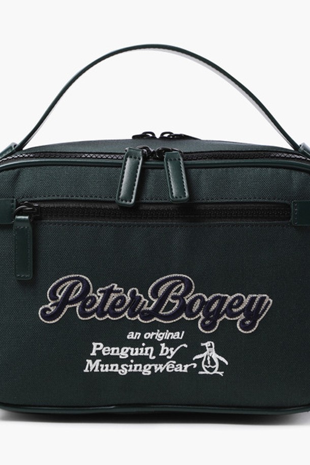 공용 피터보기 파우치백 딥그린(MQ121PBG21)은 골프룩에 어울리는 캐주얼, 미니멀, 스포티 스타일의 파우치백입니다. 딥그린 컬러의 폴리에스터, 나일론 혼방 소재로 제작되었으며, 미디엄 사이즈의 사각 형태에 캐릭터 패턴과 자수 디자인이 특징입니다. 이중 포켓 구조와 뒷면 티꽂이 3개, 더스트백을 포함하여 실용적인 수납 기능을 제공하며, 지퍼형 잠금 방식으로 내용물을 안전하게 보호합니다. 라운딩 시 유용하게 활용할 수 있는 투포켓 설계가 돋보이는 제품입니다.
