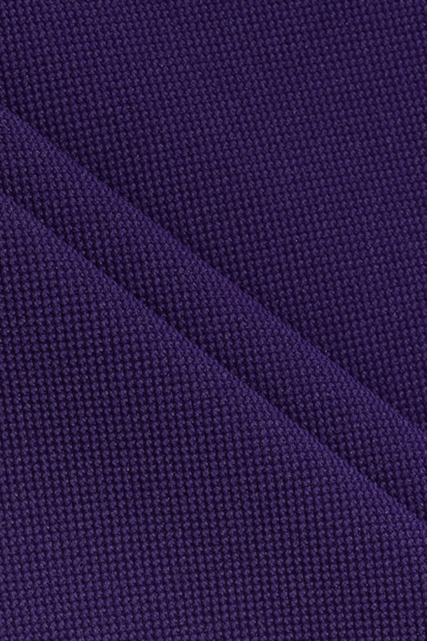 남성용 베이직 반팔 티셔츠(MQ321MTS81)는 부드러운 촉감의 폴리에스터 소재로 제작되어 봄, 여름철 시원하게 착용 가능합니다. 바이올렛 색상과 레귤러핏, 반소매 디자인으로 스포티하면서도 베이직한 스타일을 연출하며, 가벼운 경량 소재와 피케 조직감으로 골프 및 일상생활에서 편안함을 선사합니다. 폴로넥 디자인으로 세련됨을 더했습니다.
