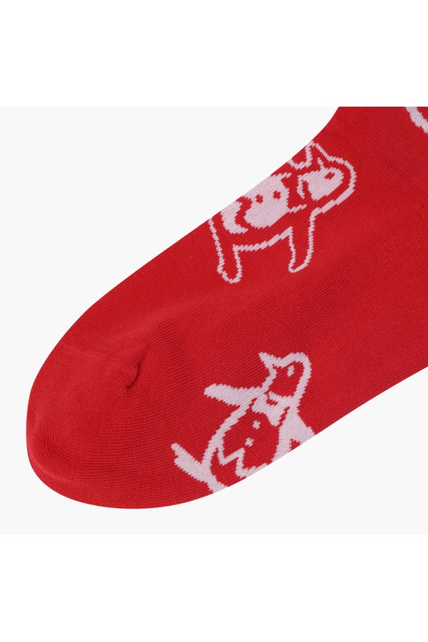 세련된 여성 골퍼를 위한 펭귄 그래픽 쿼터 삭스입니다. 면, 나일론, 폴리우레탄 혼방 소재로 제작되어 편안한 착용감과 활동성을 제공하며, 펭귄 캐릭터 무늬가 발랄한 포인트를 더합니다. 레드 및 블랙 컬러 옵션으로, 당신의 골프룩에 개성을 더해보세요.
