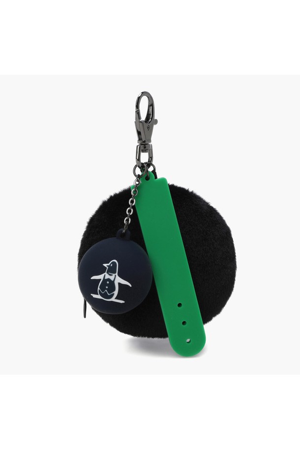 골프 라운딩 필수품을 한 번에, 공용 라운딩 키트입니다. 그린 색상으로, 미니멀하고 스포티한 골프룩에 잘 어울립니다. 폴리에스터와 실리콘 소재로 제작되어 내구성이 뛰어나며, 키링 타입 디자인으로 연결 고리에 쉽게 부착할 수 있습니다. 볼타올, 볼케이스, 티홀더 3가지 필수 아이템을 모두 수납 가능하며, 컴팩트한 스몰 사이즈의 사각 디자인으로 실용적입니다. 사이즈 조절 및 접이식 기능으로 편리하게 사용하세요.
