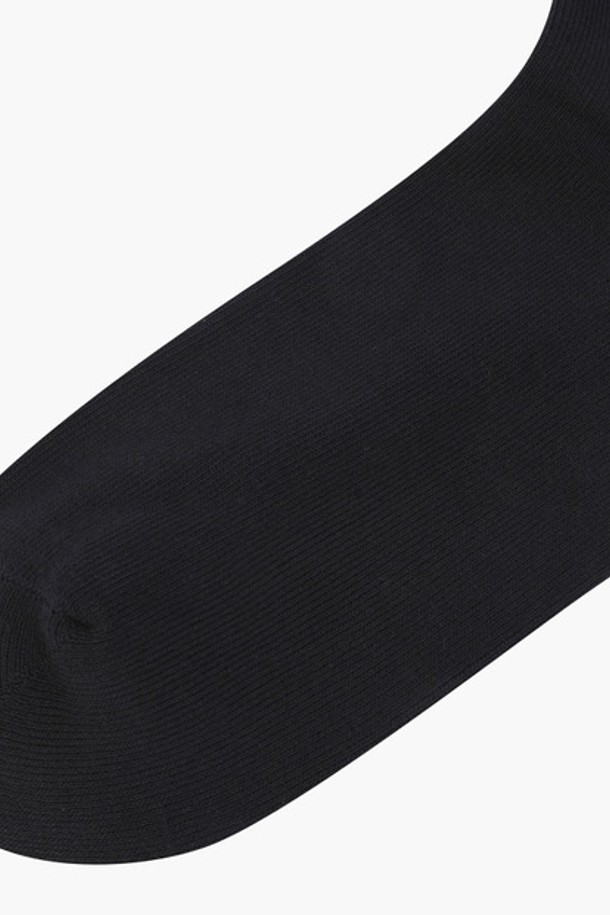 남성용 홀리데이 패턴 삭스 블랙(MQ321MSO74)는 면, 나일론, 폴리우레탄 혼방 소재로 제작된 중목 양말입니다. 발길이 25-27cm에 발목 길이 19cm로, 골프 및 일상에서 착용하기 적합하며 블랙과 네이비 두 가지 색상으로 제공됩니다. 홀리데이 패턴 디자인으로 포인트를 더해 스타일리시하게 연출할 수 있습니다.
