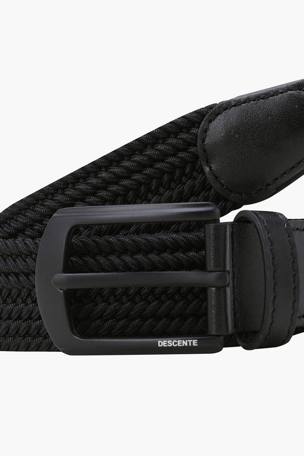 남성용 스트레치 벨트 (DQ32MFBT83)는 레이온과 소가죽 소재로 제작되어 부드러운 촉감과 내구성을 제공합니다. 골프 활동에 적합하며, 엘라스틱 밴드를 사용하여 편안한 착용감을 선사합니다. 버클 여밈 방식의 폭 3.3cm, 총길이 110cm(버클 포함) 블랙 컬러 벨트로, 구멍 없는 디자인이 특징입니다.
