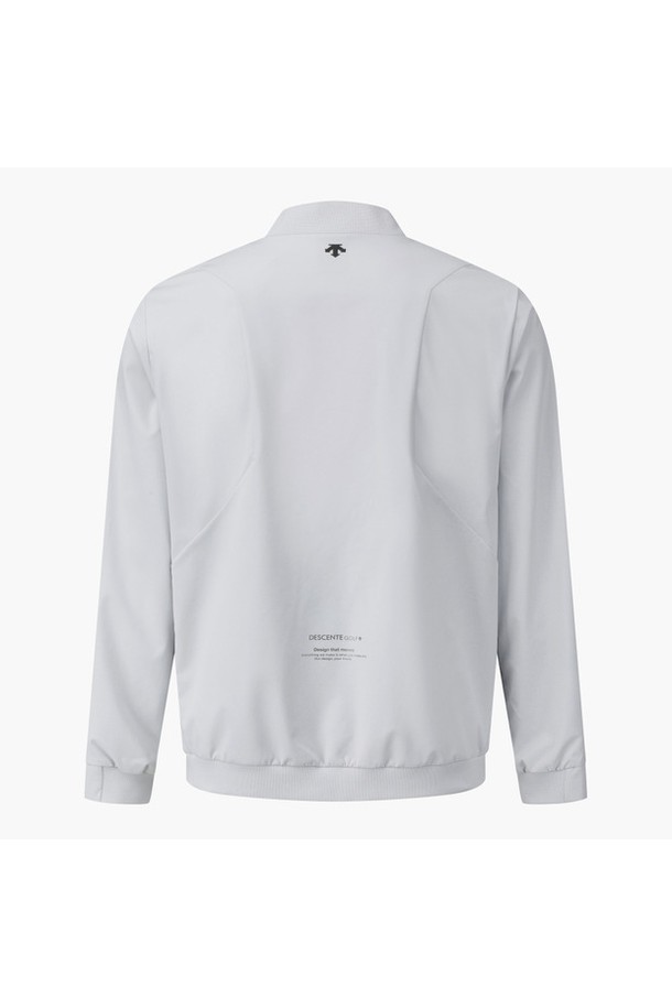 남성 홑겹 블루종 점퍼 (DQ32MFBL82)는 데이트룩, 카페룩, 쇼핑룩에 모두 잘 어울리는 제품입니다. 클래식, 미니멀, 캐주얼 스타일을 선호하는 남성분들께 추천하며, 어떤 옷차림에도 자연스럽게 매치되어 세련된 분위기를 연출합니다. 홑겹 디자인으로 간절기 날씨에 가볍게 걸치기 좋고, 편안한 착용감을 제공합니다. 심플하면서도 멋스러운 디자인으로, 당신의 스타일 지수를 한층 끌어올려 줄 것입니다.