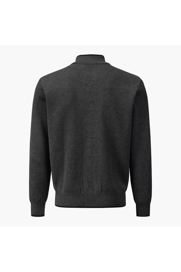 남성 조직감 하이넥 풀집업 가디건 (DQ32MFKO81)은 봄, 가을 시즌에 활용하기 좋은 아우터입니다. 부드러운 촉감의 레이온, 폴리에스터 혼방 소재로 제작되어 편안한 착용감을 제공하며, 하이넥 디자인과 레귤러핏으로 깔끔한 실루엣을 연출합니다. 이중직 소재와 신축성, 가벼움, 견고함을 갖춰 활동성을 높였으며, 골프 및 일상생활에서 클래식, 미니멀, 캐주얼 스타일 모두 소화 가능합니다. DGRG, IVYG 두 가지 색상으로 출시되어 다양한 코디에 활용하기 좋습니다.
