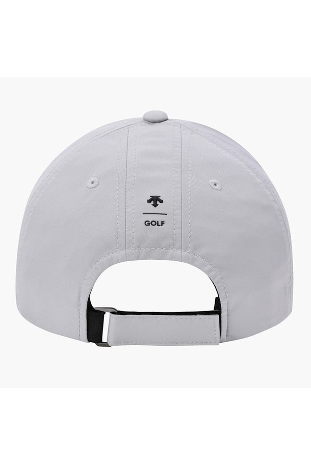 남성 골프룩에 어울리는 6쪽 챙 포인트 사일런스 캡 (DQ32MFCP90)입니다. 폴리에스터 소재로 제작되어 봄, 여름, 가을 시즌에 착용하기 좋습니다. 7.5cm 챙은 햇빛을 효과적으로 가려주며, 립 원단 믹스 디자인과 사이즈 조절 기능으로 편안한 착용감을 제공합니다. 캐주얼하고 미니멀한 스타일을 즐기는 남성 골퍼에게 추천합니다. BLKG, GRYG 두 가지 컬러로 출시되었습니다.

