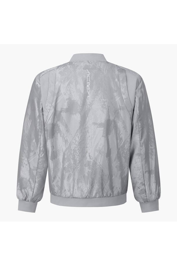 아크먼트(ACMT) 남성 자카드 블루종 패딩 점퍼 (DQ32MFBL94)는 골프 및 일상용으로 활용 가능한 남성용 아우터입니다. 겨울 시즌에 적합하며, 스포티하면서도 모던한 스타일을 연출합니다. 자카드 패턴이 돋보이며, 레귤러핏으로 편안하게 착용할 수 있습니다. 

블루종 디자인에 집업 여밈 방식을 적용했으며, 두꺼운 두께감으로 보온성을 높였습니다. 프리마로프트 충전재와 어깨 니트 디테일, 신축성으로 활동성을 더했습니다. BLKG, LGYG 두 가지 컬러로 제공됩니다.
