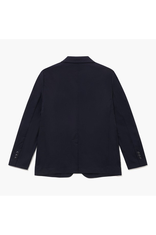 남성 골프 활동에 최적화된 MQ321MJK91 스트레치 재킷입니다. 4WAY 스트레치 소재로 제작되어 활동성을 높였으며, 부드러운 촉감과 경량 두께로 편안한 착용감을 제공합니다. 다크 네이비(DNVY) 컬러의 무지 디자인으로 스포티하고 미니멀한 스타일을 연출합니다. 발수, 자외선 차단(UPF 15+), 방풍, 방수 기능을 갖춰 변덕스러운 날씨에도 쾌적하게 라운딩을 즐길 수 있습니다. 리글란 소매와 버튼 여밈 방식으로 디자인되었으며, 긴 소매 기장의 레귤러 핏 재킷입니다.
