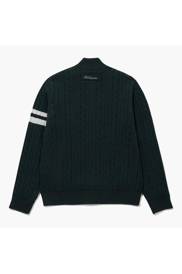 남성 케이블 방풍 집업 스웨터 점퍼(MQ321MSJ93)는 클래식하고 미니멀한 스타일의 남성 골프웨어입니다. 모, 나일론, 폴리에스터 혼방 소재로 제작되어 방풍 기능을 제공하며, 긴 소매와 집업 스타일로 편안한 착용감을 선사합니다. 케이블 패턴 디자인이 돋보이며, 폴리에스터 안감으로 마감되어 부드러운 촉감을 느낄 수 있습니다. 일상복은 물론 골프룩으로도 활용하기 좋은 실용적인 아이템입니다.
