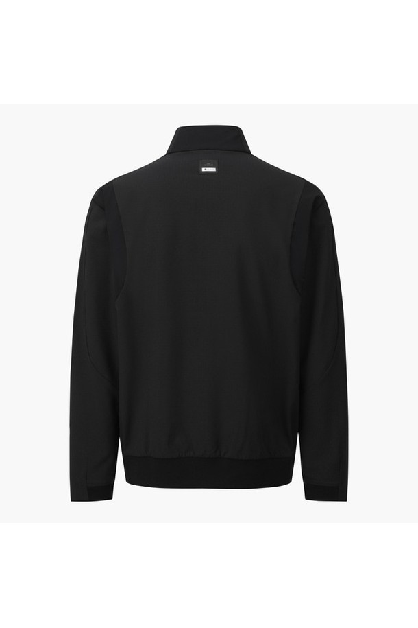 아크먼트(ACMT) 남성 스톰플리스 점퍼 (DQ32MFBL9B)는 겨울철 골프 라운딩과 일상에서 스타일리시하게 연출할 수 있는 남성용 점퍼입니다. 부드러운 촉감의 두꺼운 스톰플리스 소재로 제작되어 보온성이 뛰어나며, 4웨이 스트레치 기능으로 편안한 활동성을 제공합니다. 기모 안감과 소매/밑단 밴딩 디테일이 추운 날씨에도 따뜻하게 몸을 보호해 줍니다. 레귤러핏 디자인과 집업 여밈 방식으로 간편하게 착용 가능하며, 스포티하고 미니멀한 스타일을 연출합니다. 블랙 컬러로 어떤 옷에도 쉽게 매치하여 겨울철 골프룩과 데일리룩을 완성할 수 있습니다.
