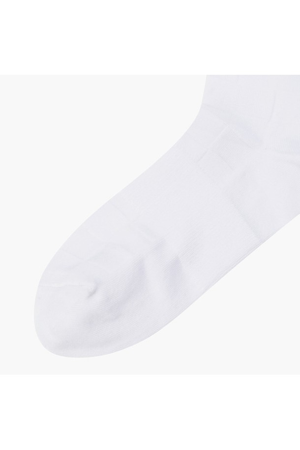 남성용 체커블럭 패턴 삭스 화이트(MQ311MSO82)는 스포티하면서도 캐주얼한 스타일의 양말입니다. 화이트와 블랙 컬러의 체크 패턴이 돋보이며, 면, 아크릴, 나일론, 폴리에스터, 폴리우레탄 혼방 소재로 제작되어 사계절 내내 착용 가능합니다. 중목 길이로 제작되었으며, 통기성이 뛰어나 쾌적한 착용감을 제공합니다. 골프룩에 특히 잘 어울리며, 정품 인증 제품입니다.
