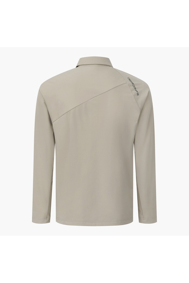 남성 시그니처 기모 긴팔 티셔츠 (DQ42MFTLO2)는 가을, 겨울 시즌 골프 활동에 적합한 남성용 긴팔 티셔츠입니다. 베이지, 블랙, 그레이 3가지 색상으로 출시되었으며, 스포티하고 클래식한 스타일을 연출합니다. 부드러운 촉감의 기모 안감과 나일론, 폴리우레탄 혼방 소재로 제작되어 보온성과 신축성을 제공합니다. 레귤러핏에 카라넥 디자인, 입체 패턴, 로고 무늬가 특징이며, 두꺼운 두께감으로 따뜻하게 착용할 수 있습니다.
