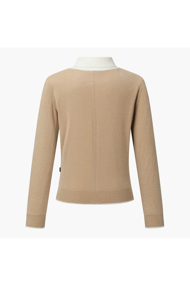 여성 셔닐 (Chenille, 셔닐) 변형넥 방풍 풀오버 (DQ42WFKPOH)는 우아하고 베이직한 스타일의 여성 골프 룩을 위한 풀오버입니다. 부드러운 촉감의 폴리에스터, 나일론 혼방 소재에 벨벳 외관의 셔닐사를 사용하여 고급스러움을 더했습니다. 두꺼운 두께감과 방풍 안감으로 보온성을 높였으며, 변형넥 디자인으로 여성스러운 실루엣을 연출합니다. 긴 소매 기장의 레귤러핏으로, 추운 겨울철 라운딩에서도 따뜻하고 스타일리시하게 착용할 수 있습니다. 베이지, 라이트베이지 두 가지 색상으로 제공됩니다.
