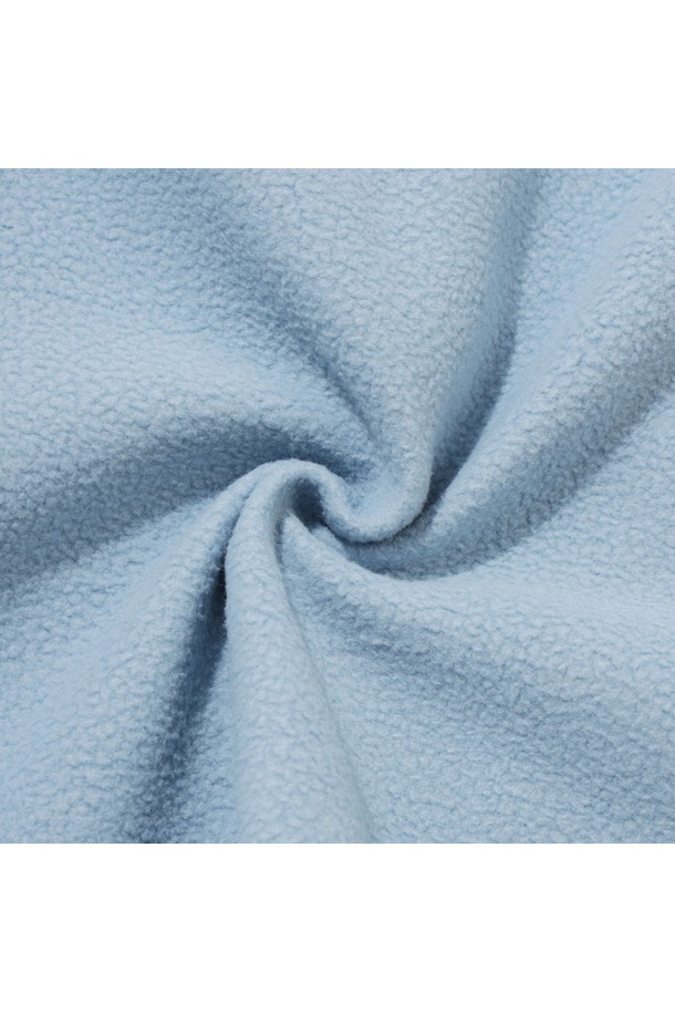 여성 플리스 스커트 라이트블루 MQ422PSKO2는 가을, 겨울 시즌에 따뜻하게 착용 가능한 플리스 스커트입니다. 골프 및 일상복으로 활용 가능하며, 스포티, 캐주얼, 미니멀 스타일을 모두 소화합니다. 부드러운 촉감의 폴리에스터, 나일론, 폴리우레탄 혼방 소재로 제작되었으며, A라인 핏에 두꺼운 두께감으로 보온성을 높였습니다. 라이트 블루 컬러에 무지 디자인, 사이드 라인 디테일이 특징이며, 미니스커트 타입으로 레귤러 핏을 제공합니다.
