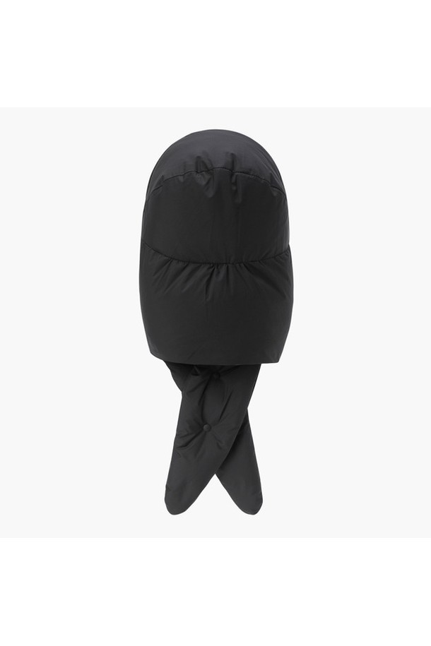 여성 구스 다운 바라클라바 MQ422LWMO4는 겨울철 골프 및 아웃도어 활동에 적합한 보온 방풍 기능을 갖춘 모자입니다. 깊은 모자 깊이와 부드러운 촉감으로 편안한 착용감을 제공하며, 블랙 색상의 무지 디자인으로 어떤 스타일에도 잘 어울립니다. 폴리에스터와 구스다운(솜털 90%, 깃털 10%) 충전재를 사용하여 뛰어난 보온성을 자랑합니다. 클래식, 미니멀, 고프코어 스타일의 골프룩, 등산룩, 캠핑룩에 매치하여 세련된 겨울 패션을 완성해보세요.
