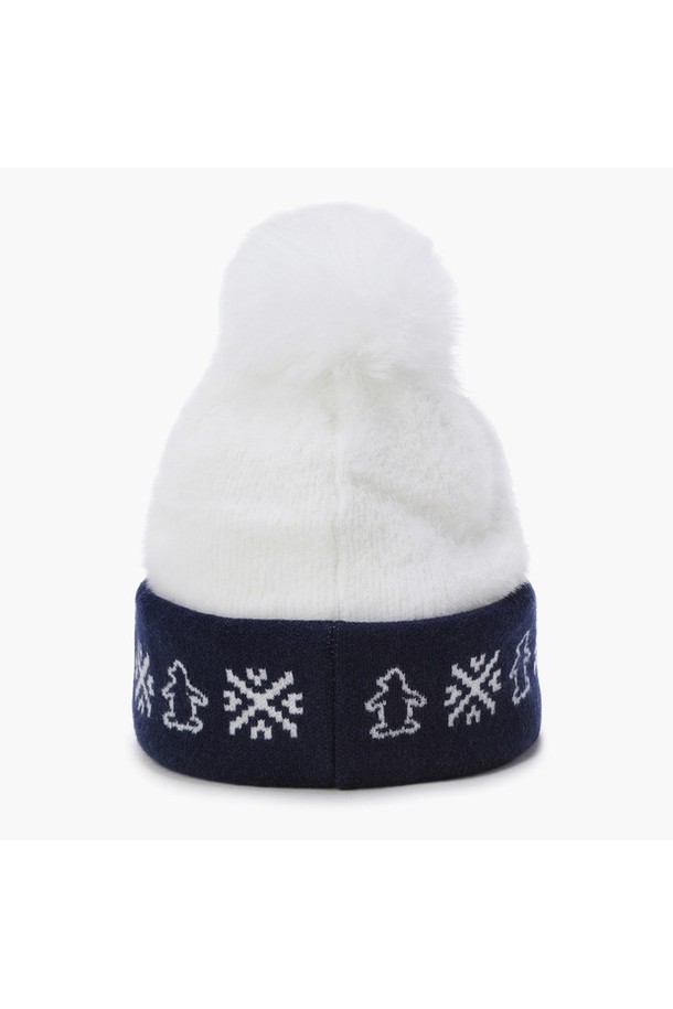 여성 홀리데이 패턴 니트캡 MQ422LCPO1은 겨울 시즌, 골프 및 일상에서 활용하기 좋은 모자입니다. 울, 폴리에스터, 나일론 혼방 소재로 제작되어 따뜻하고 편안한 착용감을 제공합니다. 7cm 챙 넓이와 홀리데이 패턴이 적용되어 클래식, 미니멀, 캐주얼 스타일을 연출하기 좋습니다. DNVY 컬러로 다양한 의상에 매치하기 용이하며, 골프룩에 포인트를 더할 수 있습니다.
