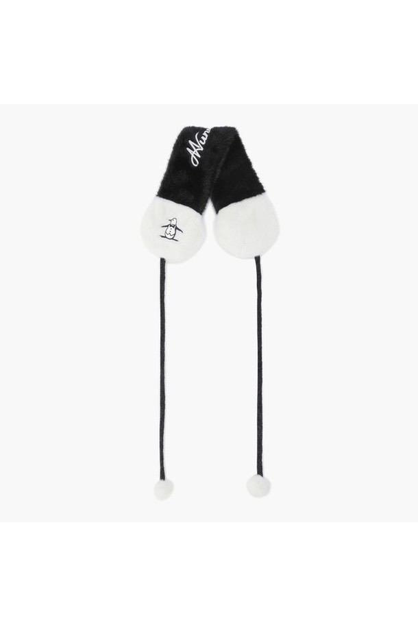 여성 2WAY 이어 머플러 블랙 MQ422LWMO2는 겨울철 방한을 위한 베이직 스타일의 이어머플러입니다. 부드러운 폴리에스터 소재로 제작되어 두꺼운 두께감과 뛰어난 보온성을 제공합니다. 리본 장식이 포인트로, 클래식, 미니멀, 걸리시한 데이트룩에 잘 어울립니다. 2WAY 디자인으로 다양한 스타일 연출이 가능하며, 무지 디자인의 블랙 컬러로 어떤 옷에도 매치하기 용이합니다.
