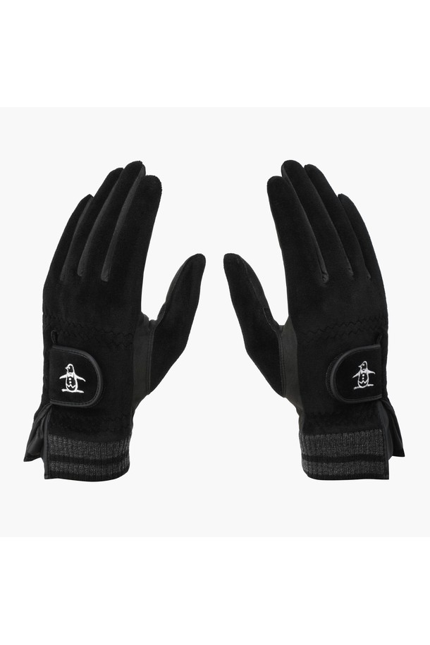 남성용 양손 방한 장갑 MQ421MGLO1 입니다. 겨울철 골프 라운딩을 위한 필수 아이템으로, 부드러운 촉감과 뛰어난 보온성을 제공합니다. 블랙 컬러의 무지 디자인으로 클래식하고 미니멀한 골프룩에 잘 어울립니다. 합성가죽, 면, 폴리에스터 소재를 사용하여 내구성을 높였으며, 벨크로 디자인으로 손목을 안정적으로 감싸줍니다. 두꺼운 두께로 제작되어 추운 날씨에도 따뜻하게 골프를 즐길 수 있습니다.
