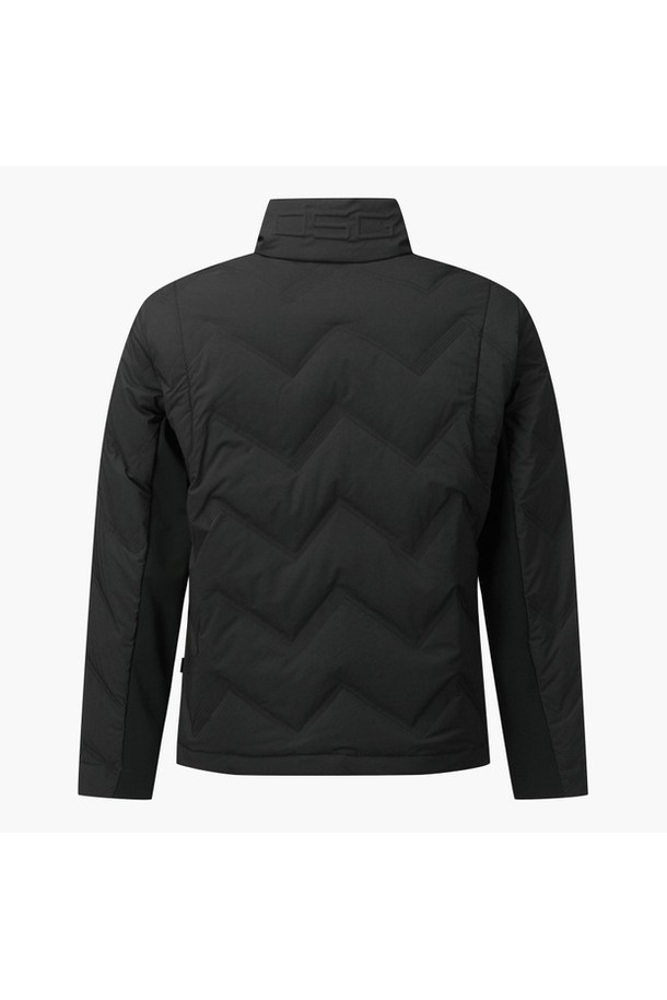 남성 스윙 튜브다운 점퍼 DQ41MFDJO3는 겨울철 골프룩 또는 데일리룩에 적합한 스포티하고 미니멀한 스타일의 점퍼입니다. 블랙과 그레이 두 가지 색상으로 출시되었으며, 레귤러핏으로 편안한 착용감을 제공합니다. 폴리에스터, 나일론, 폴리우레탄, 레이온, 거위솜털, 거위깃털 등 다양한 소재를 사용하여 보온성과 경량성을 동시에 갖췄습니다. 튜브다운 구조에 니트 디테일과 기모 안감을 더해 부드러운 촉감과 두꺼운 두께감으로 추운 날씨에도 따뜻하게 입을 수 있습니다. 집업 방식과 긴 소매 기장으로 활동성을 높였으며, 무지 패턴으로 어떤 스타일에도 쉽게 매치할 수 있습니다.
