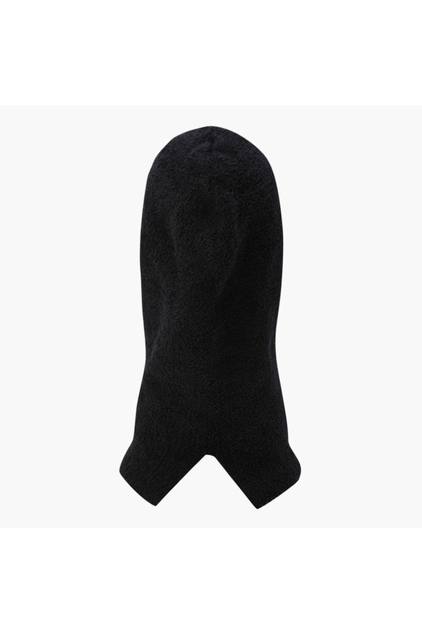 여성 소프트 바라클라바 _BLCK GQ422LSAO1는 부드러운 폴리에스터 소재로 제작되어 보온성을 제공하는 겨울철 필수 아이템입니다. 블랙, 크림, 라이트핑크 세 가지 색상으로 출시되어 골프, 스포츠 활동은 물론 다양한 등산룩, 피트니스룩, 캐주얼룩에 매치하기 좋습니다. 깊은 모자 깊이와 소프트 터치 촉감으로 편안한 착용감을 선사하며, 미니멀하고 스포티한 스타일을 연출합니다. 무지 디자인으로 어떤 의상에도 자연스럽게 어울려 활용도가 높습니다.
