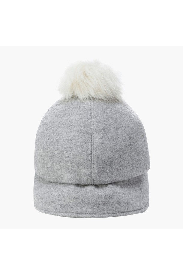 여성 폴더블 이어워머 방한캡 DQ42WFCPO6는 가을, 겨울철 방한을 위한 필수템입니다. 폴리에스터, 레이온, 아크릴, 폴리우레탄 혼방 소재로 제작되어 부드러운 촉감과 뛰어난 보온성을 제공합니다. 챙 넓이 6cm의 무지 디자인으로 클래식, 미니멀, 캐주얼 등 다양한 스타일 연출에 용이하며, 퍼 방울 장식이 포인트를 더합니다. 이어워머 기능과 탈부착, 접이식 폴더블 구조로 실용성을 높여, 여행룩, 산책룩, 연말 모임룩 등 TPO에 맞춰 활용하기 좋습니다.
