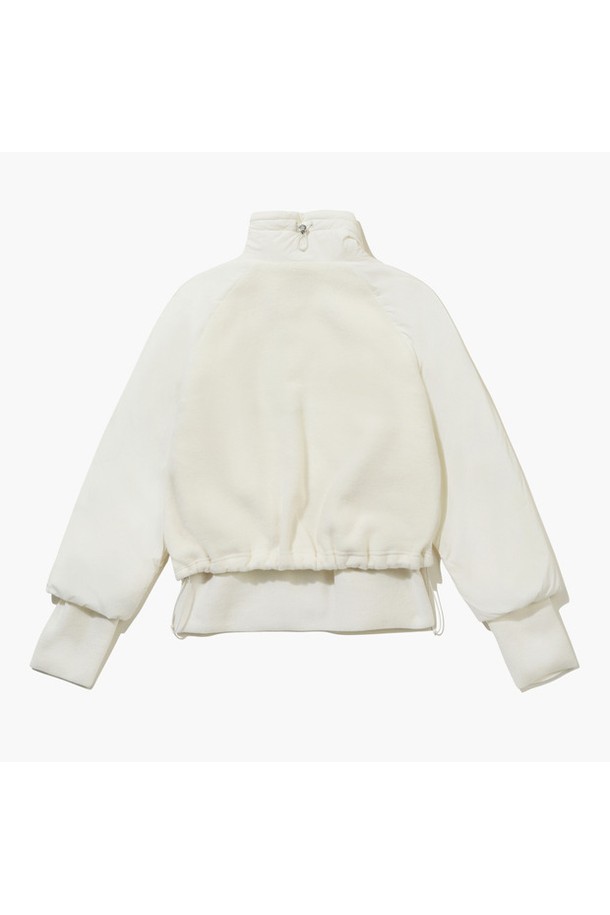 여성 플리스 MIX 패딩 아우터 MQ422LJPO3는 겨울 시즌, 골프 및 일상에서 스포티한 스타일을 연출할 수 있는 여성용 패딩입니다. 아이보리(IVRY) 컬러의 무지 디자인으로, 크롭 기장과 레귤러핏으로 제작되었습니다. 부드러운 촉감의 플리스 소재가 믹스되어 포근함을 더하며, 두꺼운 두께로 보온성을 높였습니다. 집업 스타일로 간편하게 착용 가능하며, 긴 소매와 폴리에스터 안감으로 마감되었습니다.
