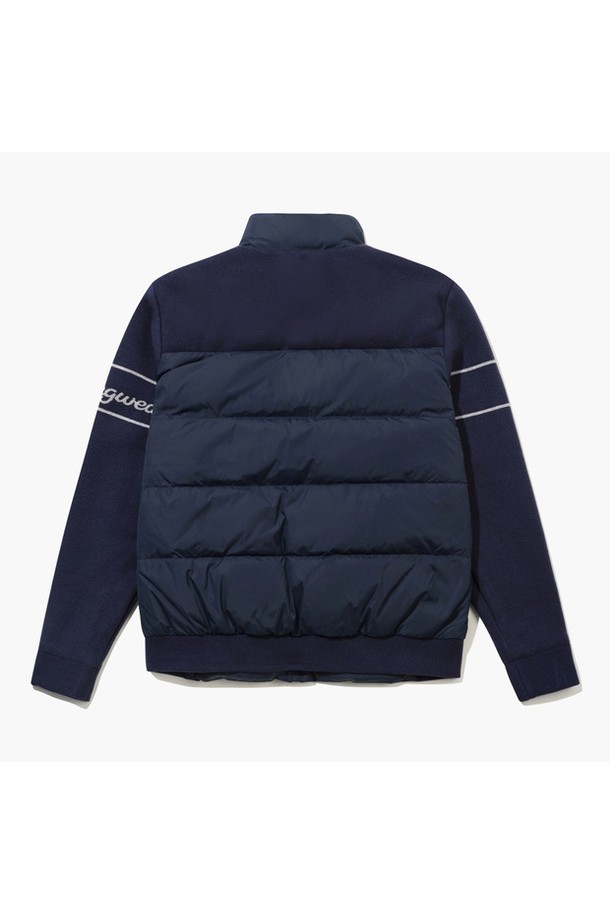 남성 다운 하이브리드 스웨터 점퍼 블루 MQ421MSJO1는 겨울철 스포티한 골프룩과 일상복으로 활용하기 좋은 남성용 다운 하이브리드 점퍼입니다. 블루와 아이보리 두 가지 색상으로 출시되었으며, 부드러운 촉감과 두꺼운 두께로 뛰어난 보온성을 제공합니다. 나일론, 아크릴, 폴리에스터, 울 등의 혼용 소재에 거위 솜털 80%, 거위 깃털 20%의 충전재를 사용하여 경량성과 보온성을 동시에 갖췄습니다. 집업 스타일의 레귤러핏 디자인으로 활동성을 높였으며, 긴 소매 기장과 무지 패턴으로 깔끔한 디자인을 연출합니다.
