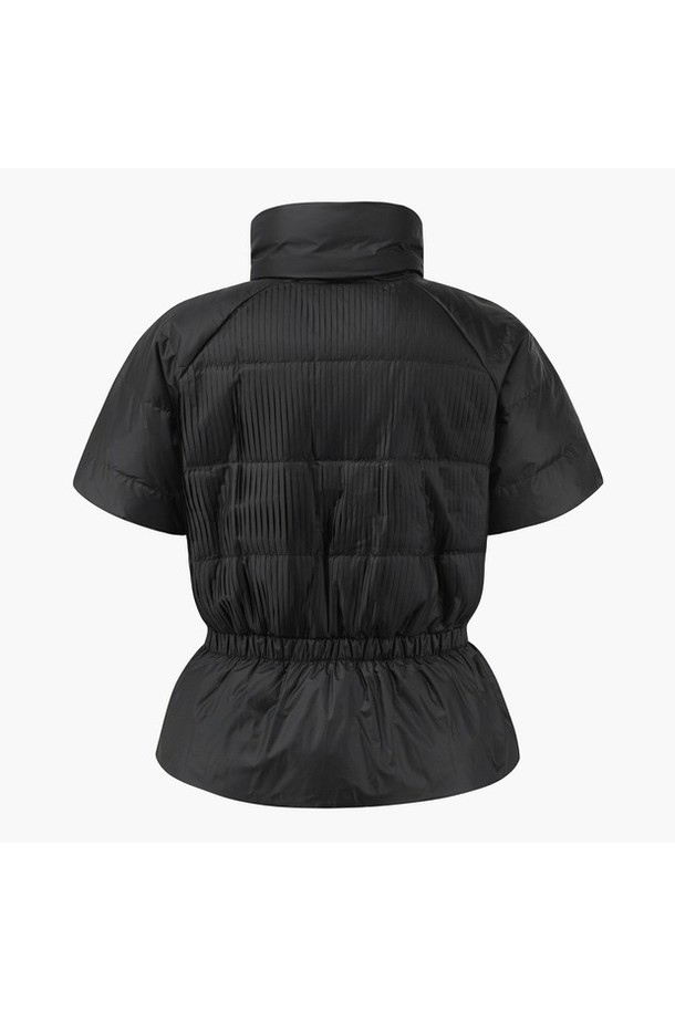 아크먼트(ACMT) 여성 헝가리구스 반팔 다운 DQ42WFDJO1은 골프 및 일상용으로 활용 가능한 여성용 다운 재킷입니다. 슬림핏으로 디자인되었으며, 블랙과 아이보리 두 가지 색상으로 제공됩니다. 겨울철에 적합하며, 광택감 있는 원단과 등판 플리츠 디테일이 스포티한 무드를 더합니다. 헝가리 구스다운 충전재를 사용하여 가볍고 따뜻하며, 허리 밴딩과 집업 여밈 방식으로 편안한 착용감을 선사합니다. 크롭 기장의 반소매 디자인으로 활동성을 높였습니다.
