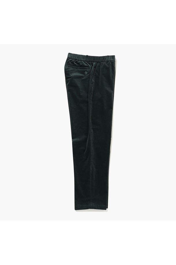 남녀공용 에센셜 코듀로이 팬츠 딥그린 MQ423PPTO3는 가을, 겨울 시즌에 어울리는 레귤러핏 코듀로이 팬츠입니다. 부드러운 촉감의 면, 폴리우레탄, 코듀로이 혼방 소재로 제작되어 편안한 착용감을 선사합니다. 딥그린 컬러와 베이직, 캐주얼 스타일로 어떤 상의와도 쉽게 매치할 수 있으며, 골프룩과 일상복으로 활용 가능합니다. 두꺼운 두께감으로 보온성을 높였으며, 에센셜 라인으로 출시되어 실용성을 더했습니다. 무지 디자인으로 미니멀하고 클래식한 분위기를 연출합니다.
