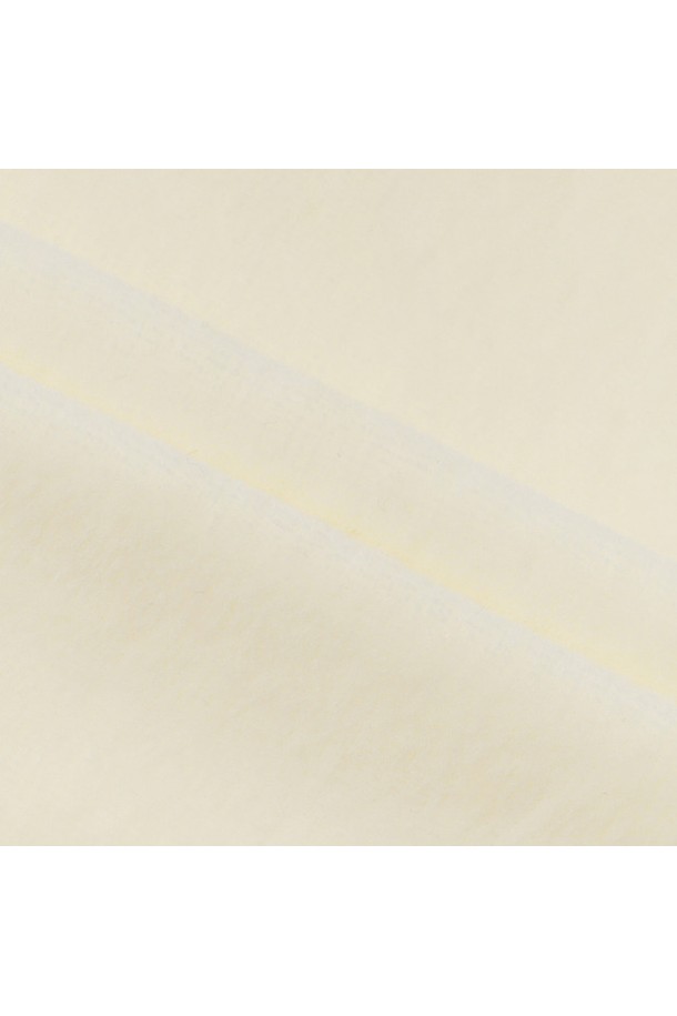 여성 골프룩을 위한 세일러 카라 반집업 티셔츠 옐로우 MQ422LTLO1입니다. 봄, 여름 시즌에 적합하며, 스포티한 스타일을 연출합니다. 면, 폴리에스터, 아크릴, 울, 스판덱스 혼방 소재로 제작되어 부드러운 촉감과 신축성을 제공합니다. 세일러 카라와 긴소매, 크롭 기장이 특징이며, 소매 립 시보리 마감과 밑단 스트링 처리로 활동성을 높였습니다. 4WAY  스트레치 기능과 보온성 강화로 편안한 착용감을 선사합니다.
