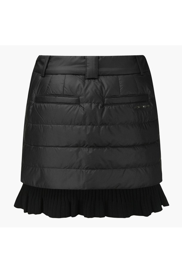 아크먼트(ACMT) 여성 니트 다운 하이브리드 스커트 DQ42WFSKOA는 겨울철 골프 라운딩과 일상에서 모두 활용 가능한 여성용 니트 다운 스커트입니다. 부드러운 촉감의 나일론, 레이온, 폴리에스터 혼방 소재와 오리솜털 충전재를 사용하여 보온성과 경량성을 동시에 갖췄습니다. 밑단 플리츠 디테일이 스포티하면서도 우아한 스타일을 연출하며, 하이브리드 디자인으로 활동성을 높였습니다. BLKG, IVYG 두 가지 색상으로 출시되어 다양한 골프룩과 클래식, 미니멀 스타일 연출에 용이합니다.
