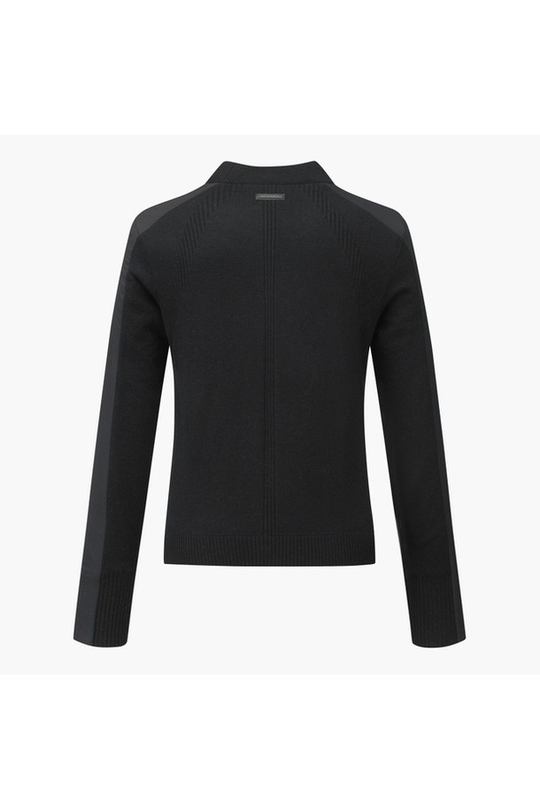 여성 하이브리드 방풍 풀오버 DQ42WFKPOK는 골프 및 일상생활에서 스포티한 스타일을 연출할 수 있는 겨울철 방풍 풀오버입니다. 부드러운 울, 나일론, 폴리에스터 혼방 소재로 제작되어 보온성과 가벼운 착용감을 제공하며, 하프넥 디자인과 긴소매, 레귤러핏으로 편안한 착용감을 선사합니다. 무지 패턴에 블랙, 아이보리 그레이 컬러로 출시되어 다양한 의상과 매치하기 용이합니다. 우븐 소재와 다른 조직 디테일이 돋보이는 하이브리드 디자인으로, 필드 위는 물론 일상에서도 세련된 스타일을 연출해보세요.
