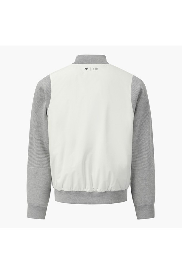 남성 하이브리드 패딩 점퍼 DQ31MFKO92는 겨울철 골프 및 일상 활동에 적합한 아우터입니다. 울, 폴리에스터, 나일론 혼방의 겉감과 패딩 안감으로 보온성을 높였으며, 부드러운 촉감과 니트 조직감으로 편안한 착용감을 제공합니다. 레귤러핏에 집업 스타일로 활동성을 더했으며, 무지 디자인과 캐주얼, 스포티, 미니멀 스타일을 활용하여 다양한 룩을 연출할 수 있습니다. 긴 소매 기장의 레귤러 기장으로, 하이브리드 코트 타입의 두꺼운 패딩 점퍼입니다. 신축성이 있어 움직임이 자유롭습니다.
