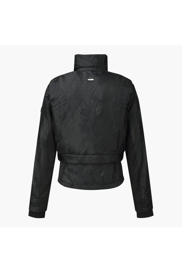 아크먼트(ACMT) 여성 3IN1 패딩 점퍼 DQ41WFDJO3는 스포티한 스타일의 여성용 패딩 점퍼입니다. 골프 및 일상생활에서 활용하기 좋으며, 레귤러핏으로 편안하게 착용할 수 있습니다. 자카드 패턴 디자인과 BLKG, LGYG 두 가지 컬러 옵션을 제공합니다. 긴 소매, 집업 여밈 방식에 두꺼운 두께감으로 겨울철 보온성을 높였습니다. 베스트 분리 및 발열 안감이 적용되어 실용성을 더했습니다.
