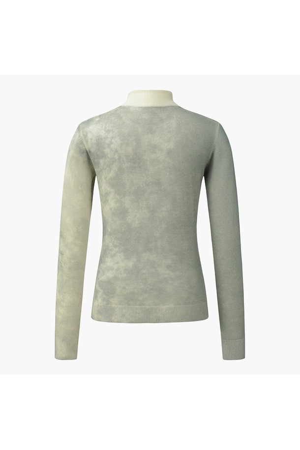 아크먼트(ACMT) 여성 그라데이션 프린트 풀오버 DQ41WFKPOD는 울 100% 원사로 제작되어 부드러운 촉감을 선사하는 여성 풀오버입니다. 가을과 겨울에 따뜻하게 입을 수 있으며, 가벼운 착용감과 독특한 갤럭시 프린트 패턴이 특징입니다. 라운드넥과 레귤러핏 디자인으로 베이직하면서도 세련된 스타일을 연출하며, 골프, 일상 등 다양한 TPO에 활용 가능합니다. 클래식, 미니멀, 캐주얼 스타일을 즐겨 입는 여성분들께 추천합니다. 긴 소매 기장의 레귤러 기장으로 편안하게 착용할 수 있습니다.
