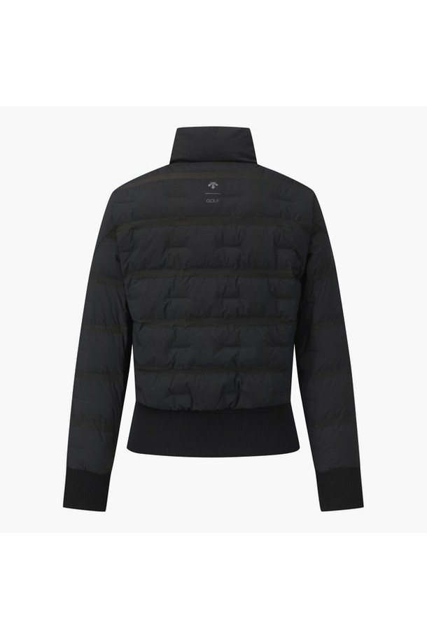 여성 스윙 튜브다운 점퍼 DQ42WFDJO4는 겨울 시즌, 스포티하고 미니멀한 스타일을 연출하기에 적합한 골프웨어입니다. BLKG, IVYG 두 가지 색상으로 출시되었으며, 튜브다운 구조로 제작되어 뛰어난 보온성을 제공합니다. 가볍고 부드러운 촉감의 나일론, 폴리우레탄, 레이온, 폴리에스터, 거위솜털, 거위깃털 혼방 소재를 사용하여 활동성을 높였습니다. 등판 터널 구조와 니트 시보리 소매/밑단 디테일이 특징이며, 집업 스타일로 편안하게 착용 가능합니다. 스윙 서포트 기능을 통해 골프 활동 시 최적의 퍼포먼스를 지원합니다.
