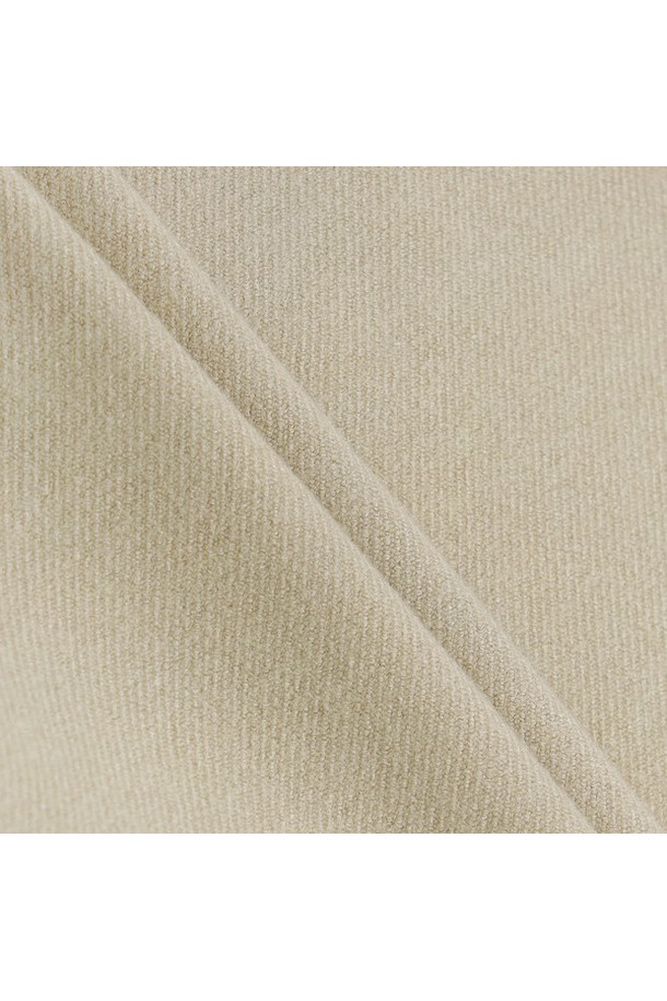 여성 배색 플리츠 스커트 베이지 MQ422LSKO1는 골프 및 일상용으로 활용 가능한 플리츠 스커트입니다. 베이지와 블랙 색상 배색으로 클래식하면서도 스포티한 스타일을 연출합니다. 봄, 여름, 가을 시즌에 적합하며, 얇고 부드러운 폴리에스터, 레이온, 폴리우레탄 혼방 소재로 제작되어 편안한 착용감을 선사합니다. A라인 핏과 허리 밴딩 디테일로 활동성을 높였으며, 레귤러 핏으로 부담 없이 즐겨 입을 수 있습니다. 안감이 있어 비침 걱정 없이 착용 가능합니다.
