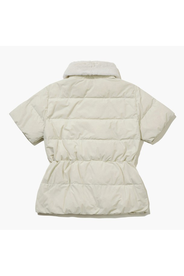 여성 반팔 다운 아이보리 MQ422LJPO6는 골프 및 일상생활에서 활용하기 좋은 여성 다운 베스트입니다. 부드러운 촉감의 나일론, 폴리우레탄, 폴리에스터 혼방 소재로 제작되었으며, 두꺼운 두께감으로 보온성을 높였습니다. 아이보리 컬러의 무지 디자인에 레귤러핏으로 제작되어 스포티, 캐주얼, 미니멀 스타일 모두 소화 가능합니다. 지퍼형 여밈 방식과 반소매 디자인으로 간편하게 착용할 수 있으며, 거위솜털 충전재를 사용하여 따뜻함을 더했습니다. 봄, 가을 시즌에 활용하기 좋은 아우터입니다.
