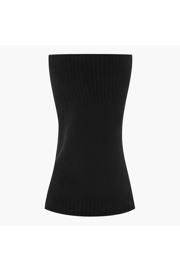 남녀공용 탁텔(Tactel) V넥 워머 DQ42MFWMO4는 겨울철 보온성을 책임지는 베이직 스타일의 넥워머입니다. 부드러운 촉감의 폴리에스터와 폴리우레탄 혼방 소재로 제작되어 편안한 착용감을 선사합니다. 심리스 기법과 U자라인 쉐입으로 디자인되어 활동성을 높였으며, 두꺼운 두께로 뛰어난 보온 기능을 제공합니다. 미니멀, 캐주얼, 클래식 등 어떤 스타일에도 잘 어울리며, 일상, 산책, 여행 등 다양한 TPO에 활용 가능합니다. 무지 디자인에 BLKG, CHAG, IVYG, MLGG 4가지 색상으로 출시되어 폭넓은 선택이 가능합니다.
