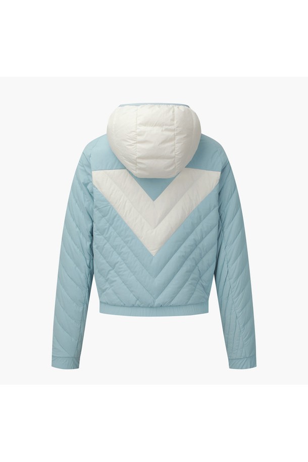 여성 스윙 스피릿 다운 점퍼 DQ42WFDJO5는 겨울철 골프 및 일상생활에서 스포티하고 미니멀한 스타일을 연출할 수 있는 다운 점퍼입니다. 부드러운 촉감의 나일론, 폴리우레탄, 폴리에스터, 거위솜털, 거위깃털 혼방 소재로 제작되어 보온성과 신축성을 제공합니다. 탈부착 가능한 후드와 넥라인 스트링, 등판 스피릿 디테일이 특징이며, 레귤러핏과 긴소매 기장으로 편안한 착용감을 선사합니다. 무지 디자인에 BWTG, LBLG 두 가지 컬러 옵션으로 출시되었습니다. 두꺼운 두께감으로 추운 날씨에도 따뜻하게 몸을 보호해 줍니다.
