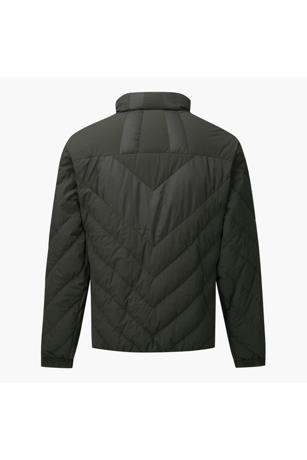 남성 스윙 스피릿 다운 점퍼 DQ42MFDJO7는 겨울철 골프 및 일상 활동에 적합한 스포티 스타일의 다운 점퍼입니다. BWTG, KHAG 두 가지 색상으로 출시되었으며, 무지 패턴에 레귤러핏으로 제작되었습니다. 나일론, 폴리우레탄, 폴리에스터, 거위솜털, 거위깃털을 사용하여 보온, 방풍, 스트레치 기능을 갖춘 두꺼운 두께감의 긴소매 다운 점퍼입니다. 집업 스타일이며, 밑단 안쪽 밴드 처리와 등판 스피릿 디테일이 돋보입니다. 부드러운 촉감으로 편안한 착용감을 선사합니다.
