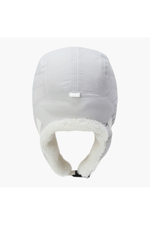 여성 방한 트루퍼햇 DQ42WFCPO3는 추운 겨울에도 따뜻하고 스타일리시하게 연출할 수 있는 모자입니다. 부드러운 플리스 안감과 겉면 우븐 소재가 보온성을 높여주며, 챙 넓이 6cm로 얼굴을 작아 보이게 합니다. 캐주얼, 클래식, 미니멀 스타일 모두 소화 가능하며, 골프룩과 겨울 데일리룩에 모두 잘 어울립니다. 무지 디자인에 LGYG 컬러로, 어떤 옷에도 쉽게 매치할 수 있습니다. 관리가 용이하여 오랫동안 편안하게 착용할 수 있습니다.
