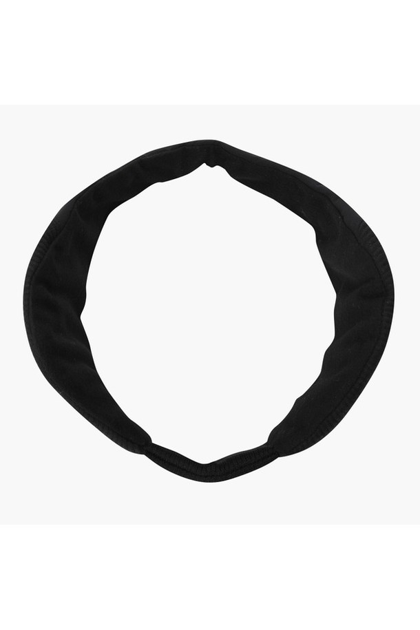 남성 니트 이어워머 DQ42MFWMO8은 부드러운 촉감과 뛰어난 보온성을 자랑하는 겨울철 필수 아이템입니다. 면, 폴리에스터, 스판덱스, 아크릴 혼방의 니트 소재로 제작되어 신축성이 뛰어나고, 밴딩 디자인으로 제작되어 안정적인 착용감을 제공합니다. 무지 디자인에 블랙 컬러로 심플하고 미니멀한 스타일을 연출하며, 캐주얼, 클래식 등 어떤 스타일에도 잘 어울립니다. 두꺼운 두께감으로 겨울철 추위로부터 귀를 따뜻하게 보호하며, 산책, 집콕 등 다양한 상황에서 편안하게 착용할 수 있습니다.
