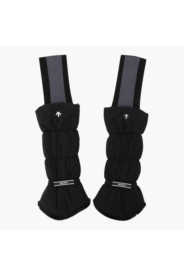 여성 방한 레그워머 DQ42WFWMN3는 겨울철 데일리룩에 미니멀하고 클래식한 스타일을 더해주는 아이템입니다. 발열 안감과 두꺼운 두께로 보온 기능을 강화하여 추운 날씨에도 따뜻하게 착용할 수 있습니다. 폴리에스터, 레이온, 나일론, 스판덱스 혼방 소재로 제작되어 슬림한 다리 라인을 연출하며 탄탄한 착용감을 제공합니다. 니트 디자인 장식으로 포인트를 더하여 세련된 겨울 패션을 완성해보세요.
