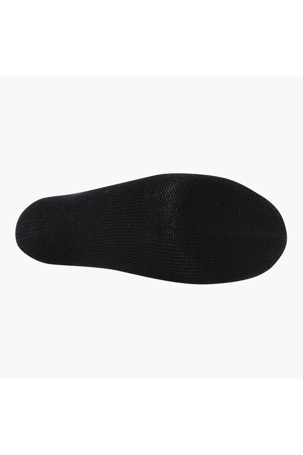 여성 방한 오버 니삭스 DQ42WFSOO3는 겨울철 골프 및 데일리룩에 활용하기 좋은 니삭스입니다. 모, 나일론, 폴리에스터, 폴리우레탄 혼방 소재로 제작되어 보온 및 방한 기능을 제공합니다. 부위별 다른 조직감으로 편안함을 더했으며, 클래식하고 미니멀한 디자인으로 다양한 스타일에 매치하기 용이합니다. 색상은 BLKG, GRYG 두 가지로 출시되어 취향에 맞게 선택할 수 있습니다. 
