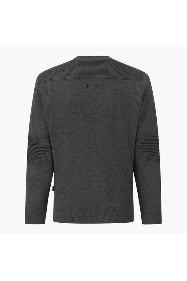 남성 투톤 하이넥 방풍 스웨터 DQ42MFKPOB는 가을과 겨울, 골프 및 일상에서 모두 활용 가능한 남성용 스웨터입니다. DGRG, IVYG 두 가지 색상으로 출시되었으며, 스포티하고 미니멀한 스타일을 연출합니다. 아크릴, 폴리에스터, 모 혼방의 부드러운 소재로 제작되었으며, 얇은 두께감과 레귤러핏으로 편안한 착용감을 제공합니다. 하이넥 디자인과 방풍 안감, DSG 로고 디테일로 기능성과 디자인을 모두 잡았습니다. 방풍, 경량, 보온 기능을 갖춘 긴소매 스웨터입니다.
