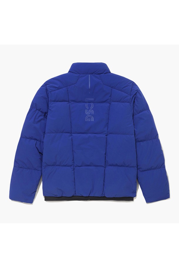 남성 퀼팅 스트레치 다운 점퍼 _ULBL GQ421MDJO2는 스포티하면서도 미니멀한 스타일의 남성용 다운 점퍼입니다. 겨울철 골프룩에 적합하며, 부드러운 촉감과 두꺼운 두께로 보온성을 높였습니다. 퀼팅 패턴과 레귤러핏 디자인으로 활동성을 더했으며, 집업 방식으로 간편하게 착용 가능합니다. 거위솜털과 거위깃털 안감, 나일론, 폴리우레탄, 폴리에스터 혼방 소재를 사용하여 뛰어난 기능성을 제공합니다. 긴 소매 기장의 레귤러 기장으로, 스포티한 겨울 스타일을 완성해 보세요.
