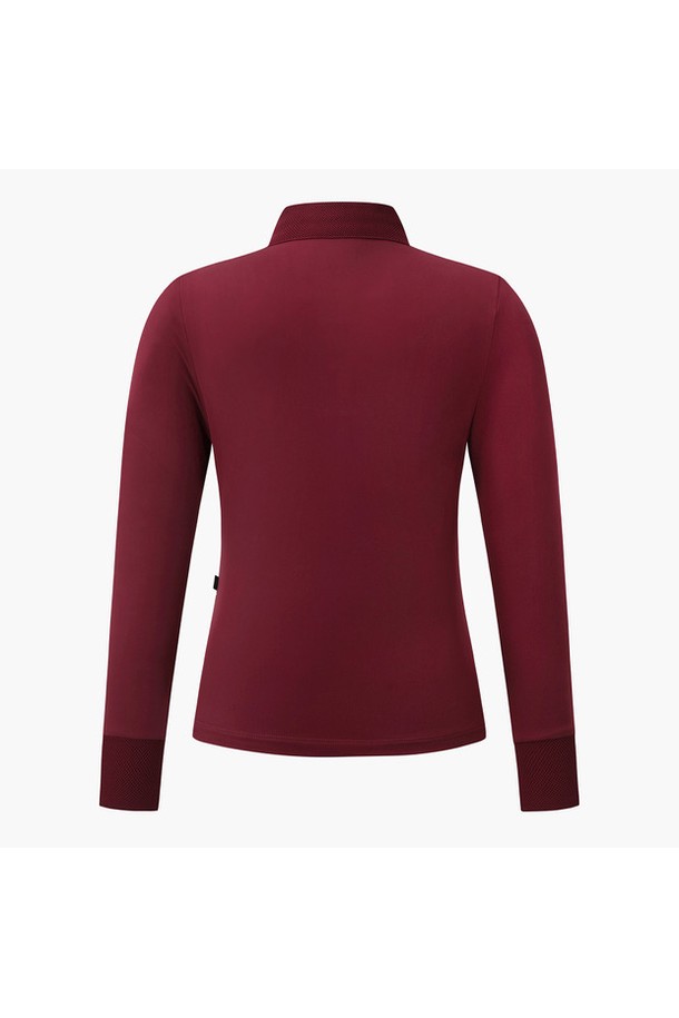 **여성 니트 카라 기모 티셔츠 DQ42WFTLOE**는 가을, 겨울 시즌에 골프, 일상에서 모두 활용 가능한 여성용 니트 카라 티셔츠입니다. 부드러운 촉감의 기모 안감과 신축성 있는 소재로 편안한 착용감을 선사하며, 레귤러 핏으로 제작되었습니다. 베이직 스타일에 무지 패턴으로 어떤 스타일에도 쉽게 매치할 수 있습니다. 특히, 카라와 소맷단에 니트 포인트를 주어 클래식, 미니멀, 캐주얼 등 다양한 스타일을 연출하기 좋습니다. 컬러는 BEGG, BLKG, WING 3가지로 출시되었습니다.
